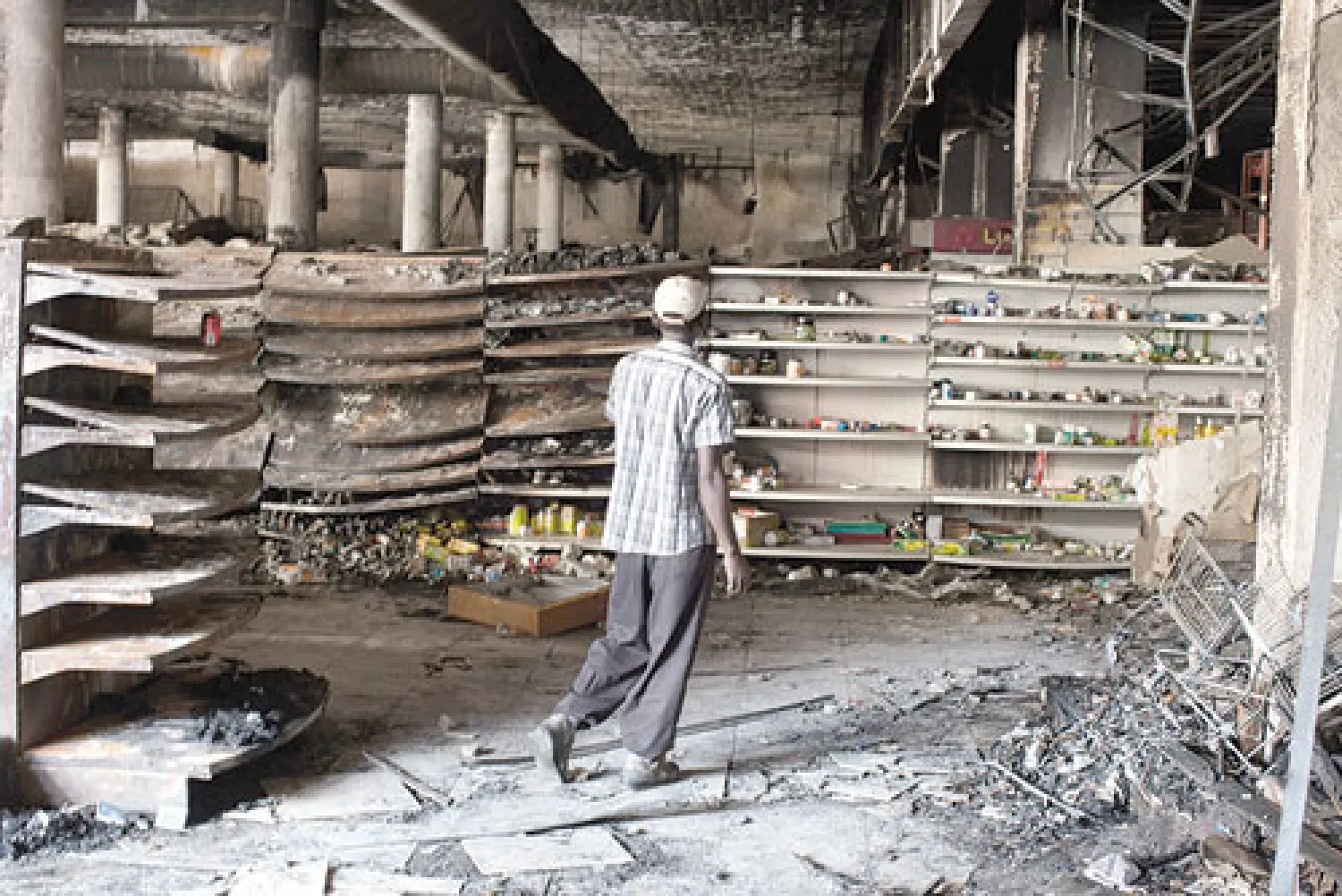 رياح عاتية وأمطار غزيرة تضرب الساحل الشرقي للهند بسرعة 190 كيلومترا في الساعة قبل ساعات من إعصار قوي يتوقع أن يضرب اليابسة (أ.ف.ب)