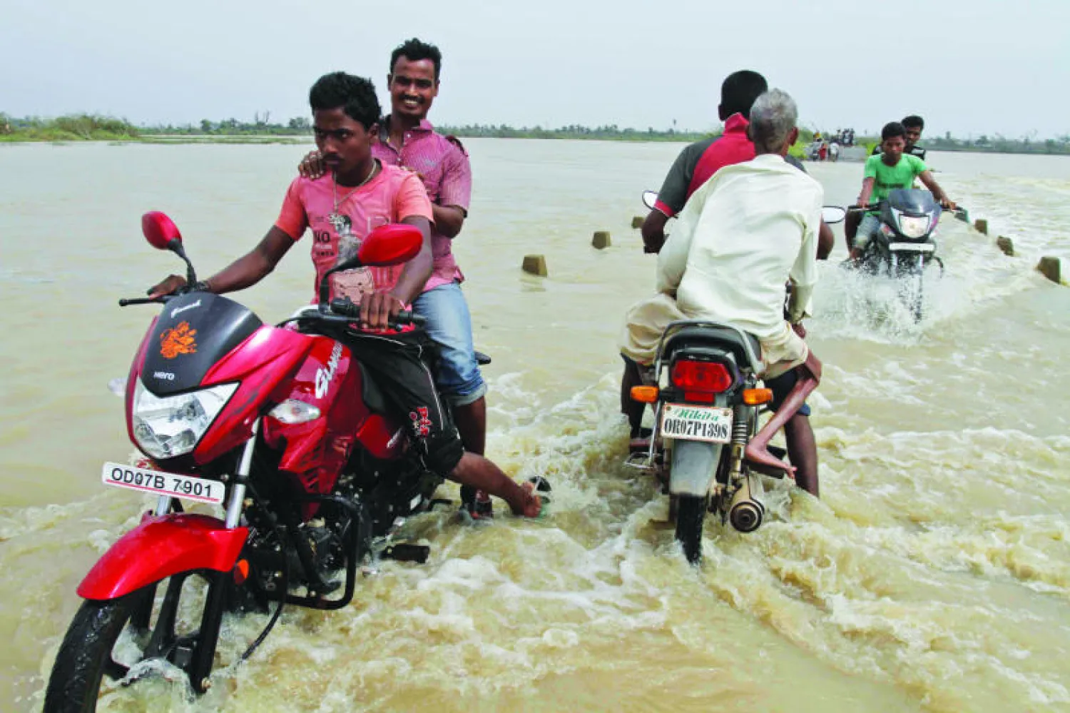 الإعصار فايلين يخلف دمارا كبيرا ويجبر مليون شخص على النزوح
