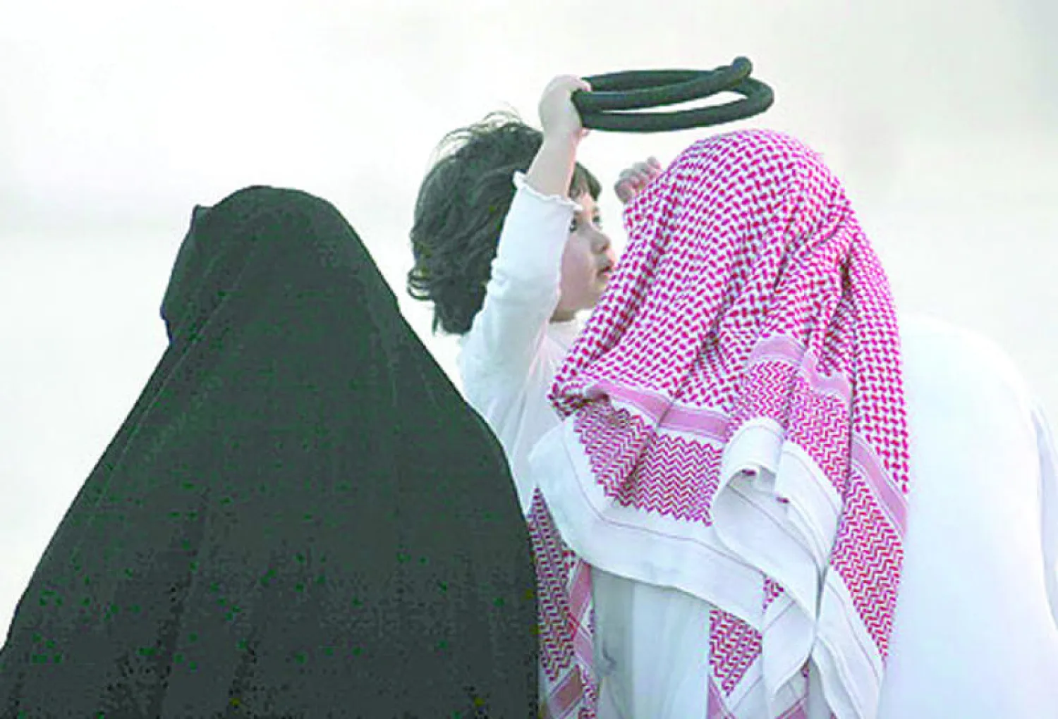 أغلب القضايا الأسرية في السعودية تتعلق بخلافات حول الطلاق والحضانة والنفقة  وتستقطع وقتا أطول من القاضي لإنجازها («الشرق الأوسط»)