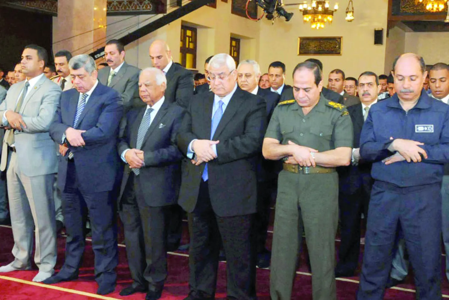 خفوت مظاهرات «الإخوان».. وقادة الدولة يؤدون صلاة العيد في مسجد للجيش