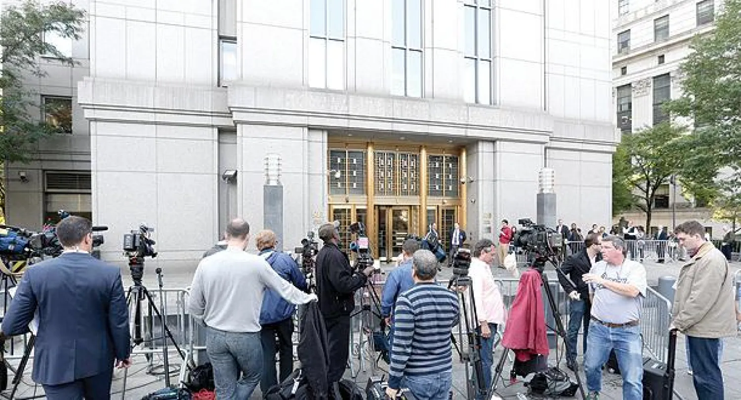 عدسات المصورين الصحافيين امام محكمة مانهاتن في نيويورك في انتظار مثول قيادي القاعدة  أبو أنس الليبي امس  «ا. ب. ا}