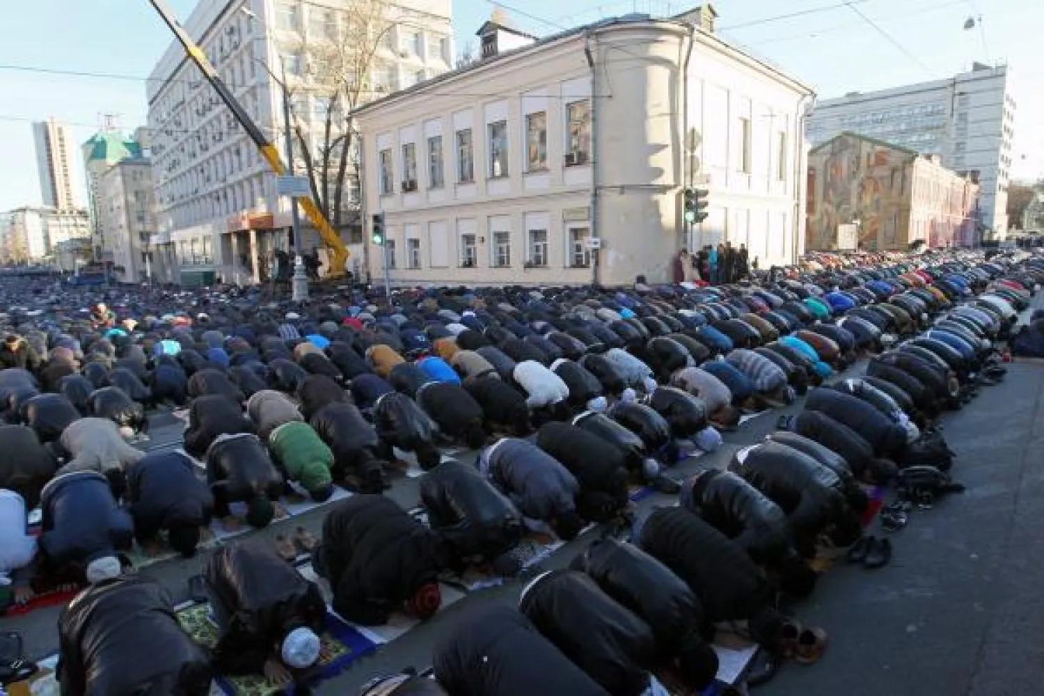 100 ألف مسلم يحتفلون بالعيد في روسيا تحت حماية أمنية مشددة