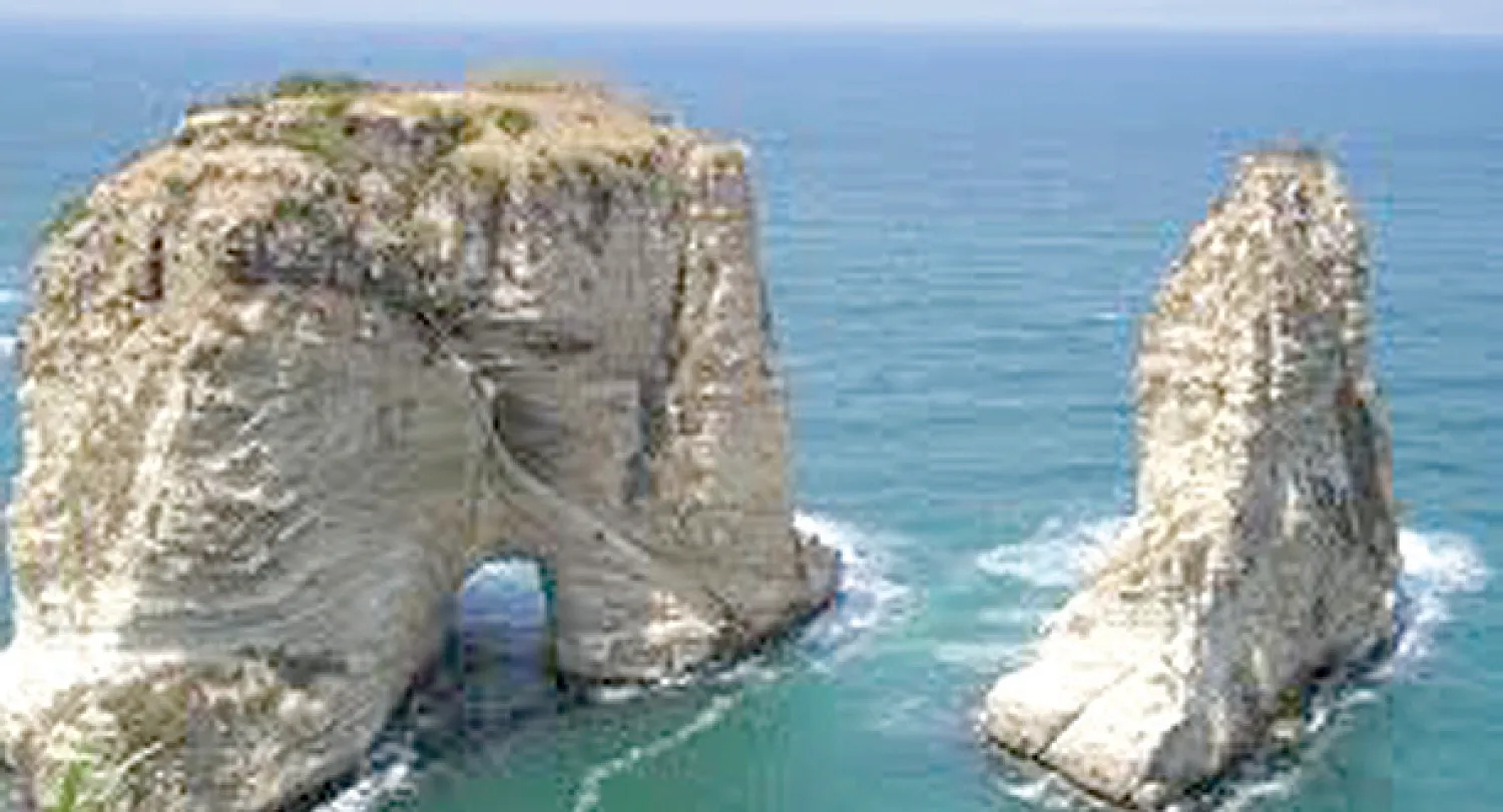 صخرة الروشة من المعالم السياحية الشهيرة في بيروت