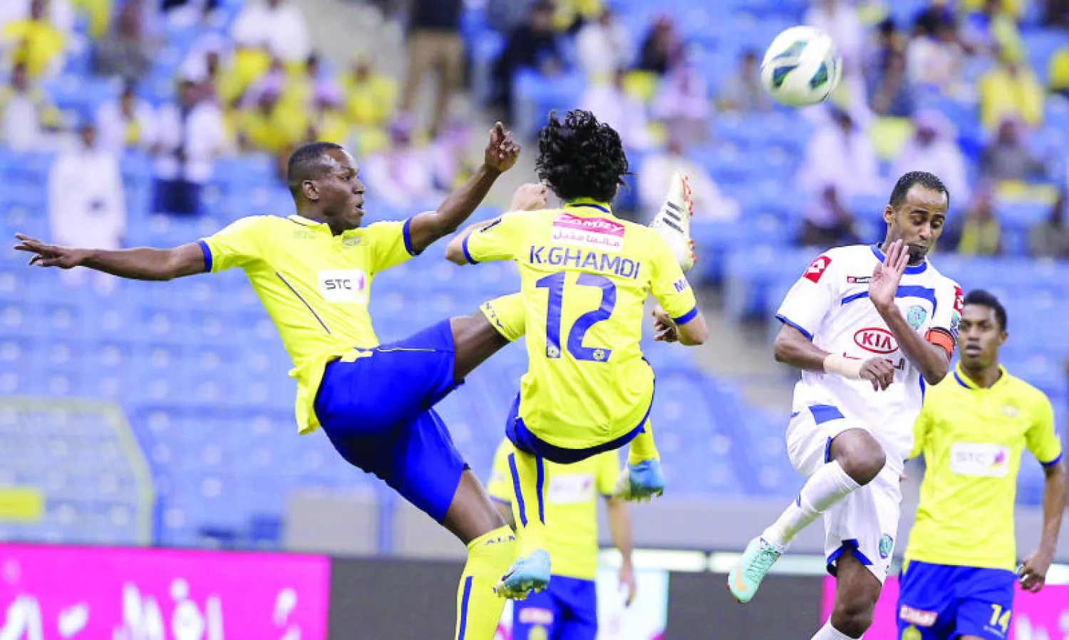 النصر بسلاح الأرض والجمهور في مهمة مواصلة الصدارة من شباك الفتح