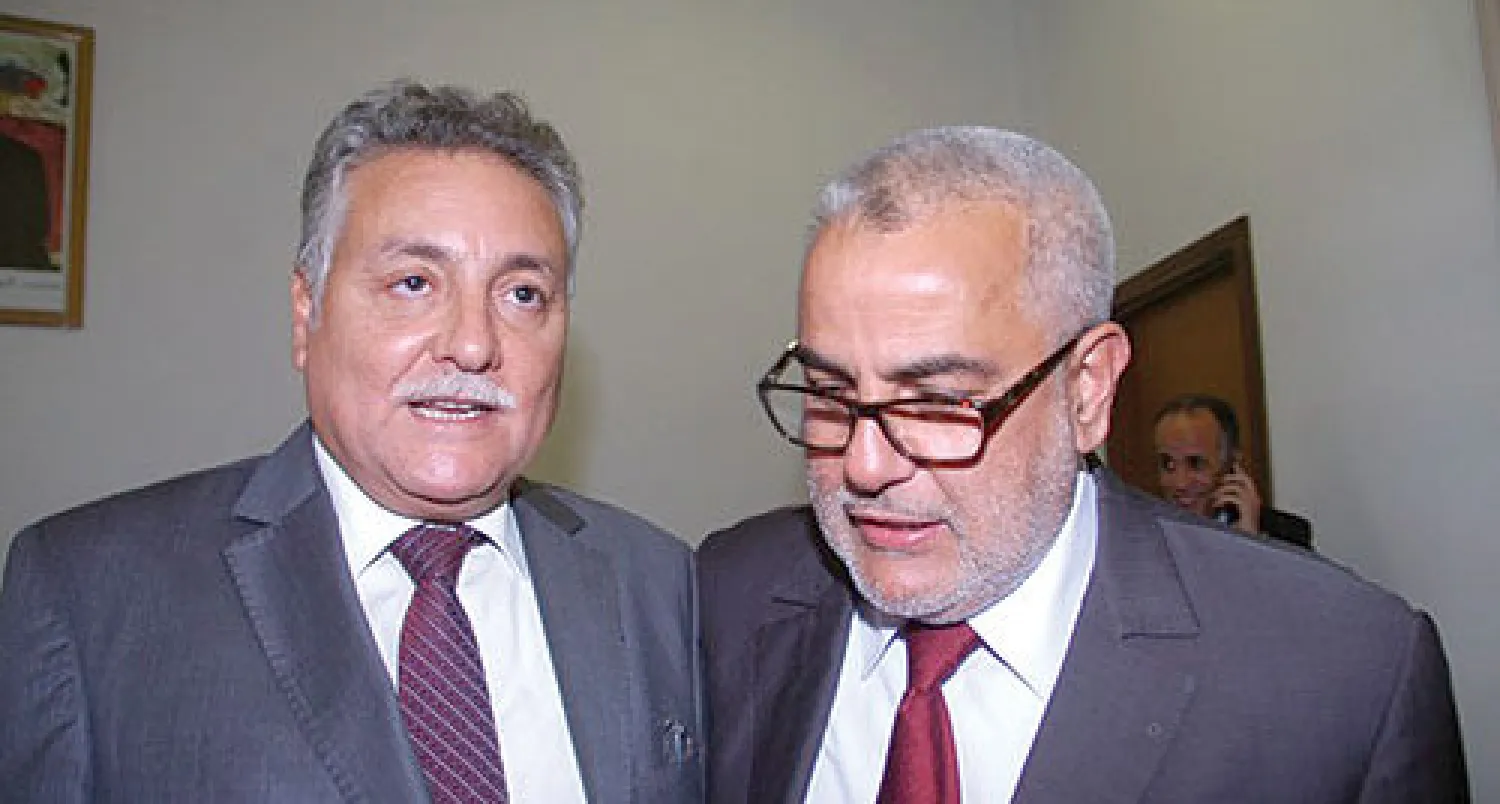 عبد الاله ابن كيران رئيس الحكومة المغربية والامين العام لحزب العدالة والتنمية مع محمد نبيل بن عبد اللله خلال اجتماع قادة الغالبية الحكومية في الرباط مساء اول من امس (تصوير: مصطفى حبيس)