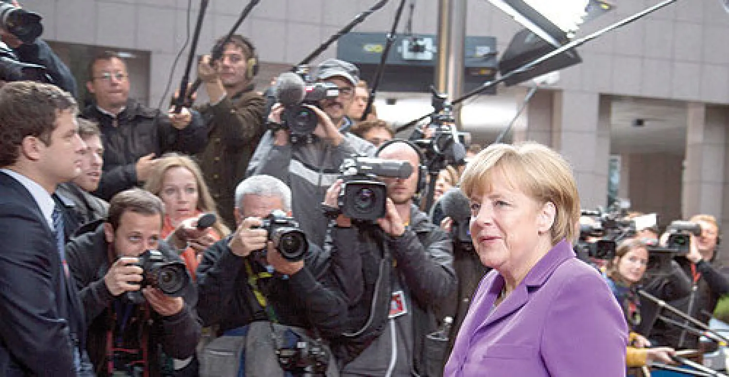 المستشارة الألمانية أنجيلا ميركل في ختام اليوم الأول من قمة أوروبية في بروكسل أمس (أ.ب)