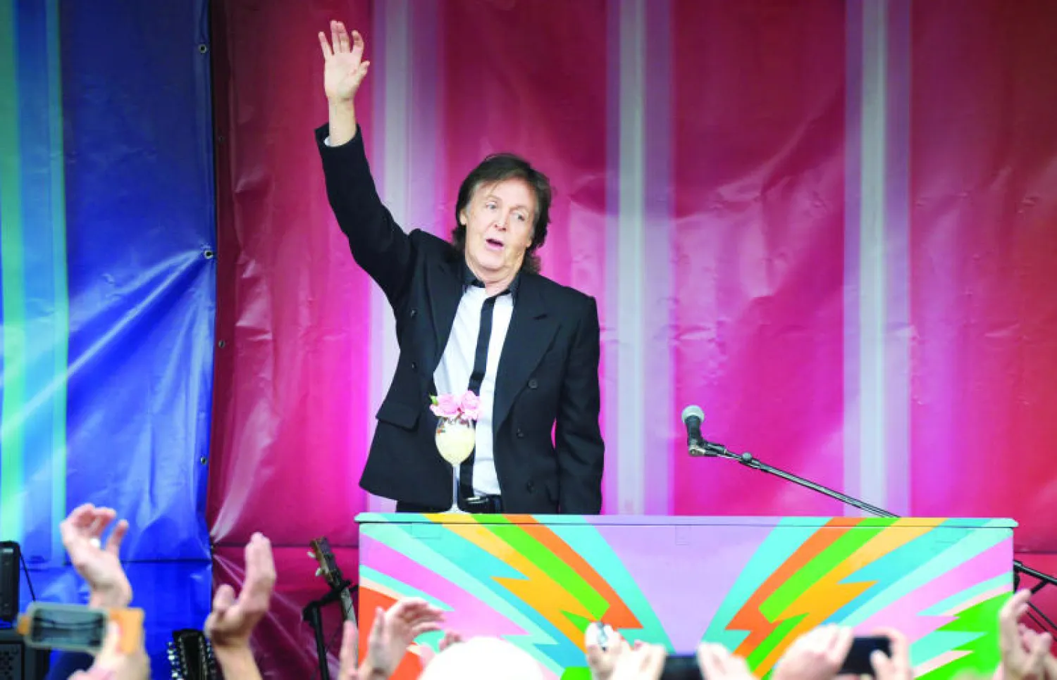 بول ماكارتني يصور أغنية جديدة مع عدة مشاهير