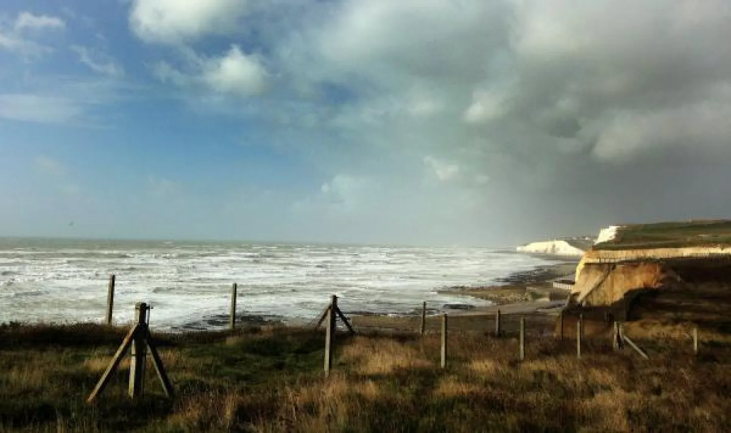 بريطانيا تستعد لأقوى عاصفة منذ 10 سنوات