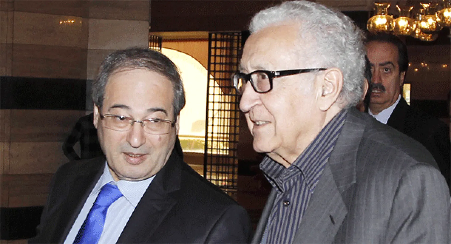 الموفد الدولي إلى سوريا الأخضر الإبراهيمي في دمشق اليوم برفقة نائب وزير الخارجية السوري فيصل المقداد (رويترز)