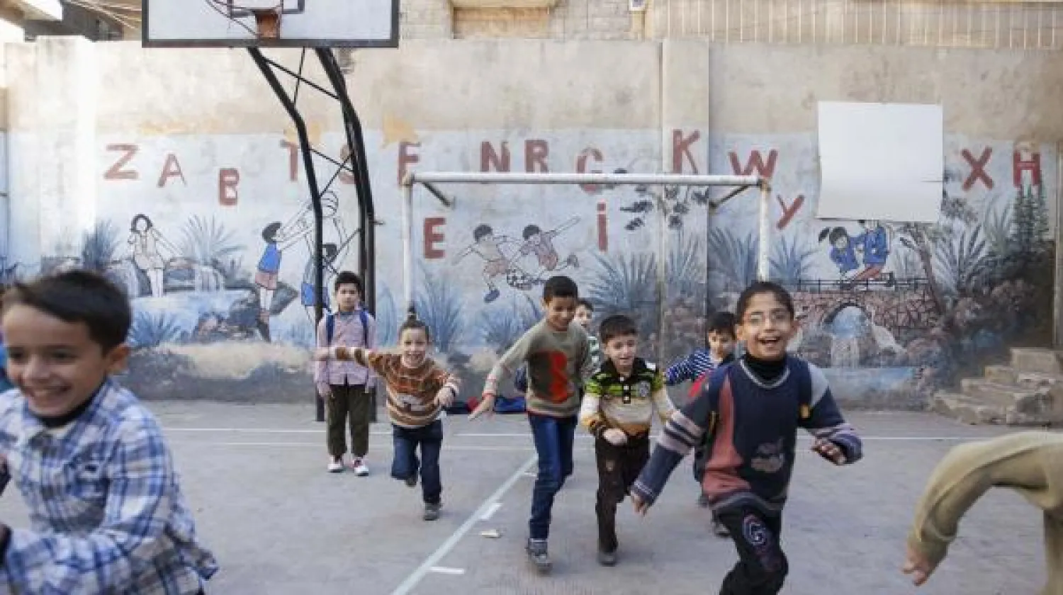 سكان حلب يرممون متنزهات للأطفال وسط الدمار