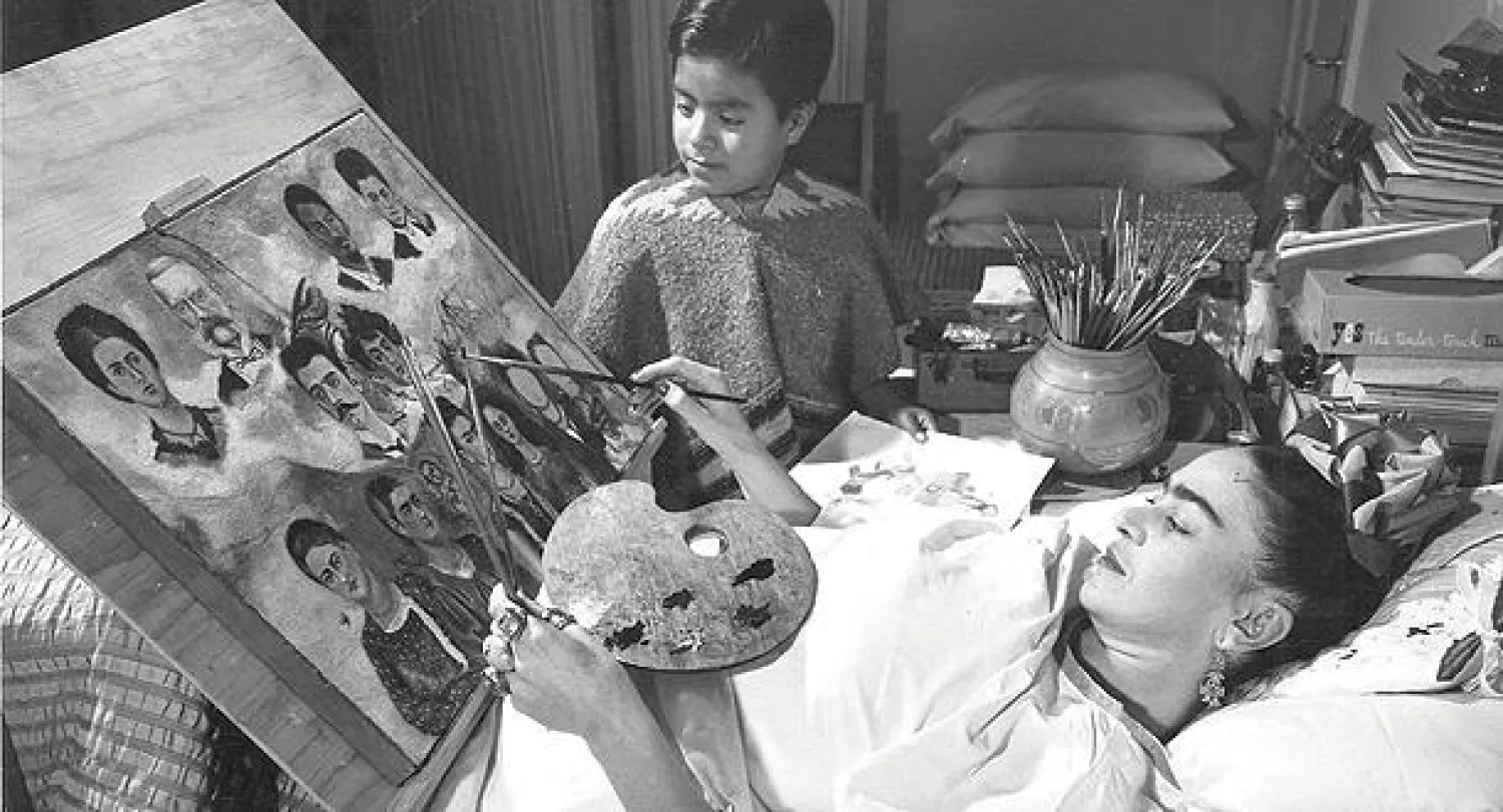 ترسم وهي على فراش المرض