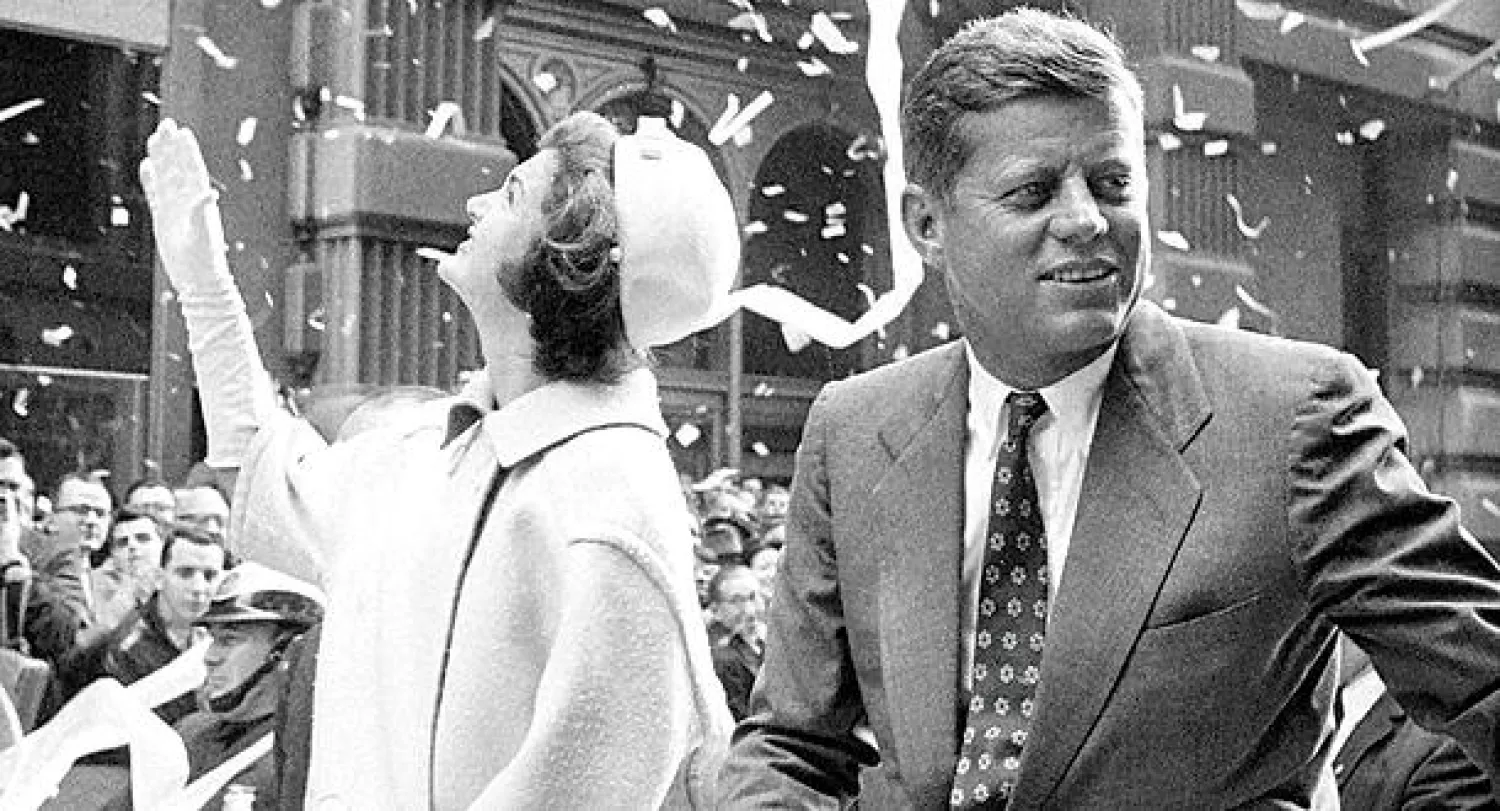 جون كيندي مع زوجته قبل عملية اغتياله