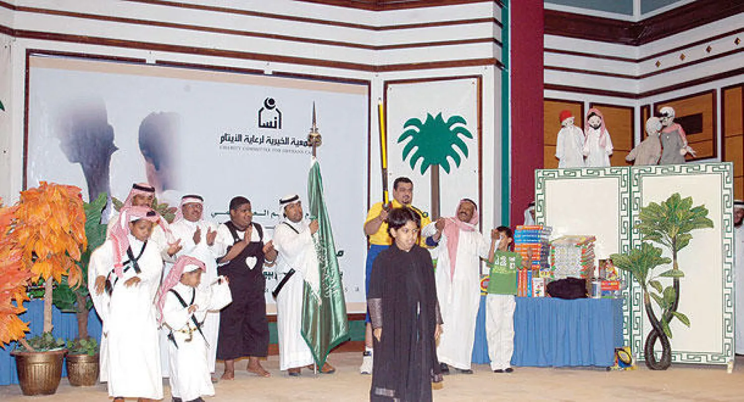 تقدم المؤسسات الحكومية العديد من برامج الدعم للأيتام  وفي الصورة أحد المهرجانات الترفيهية الخاصة برعاية هذه الفئة («الشرق الأوسط»)