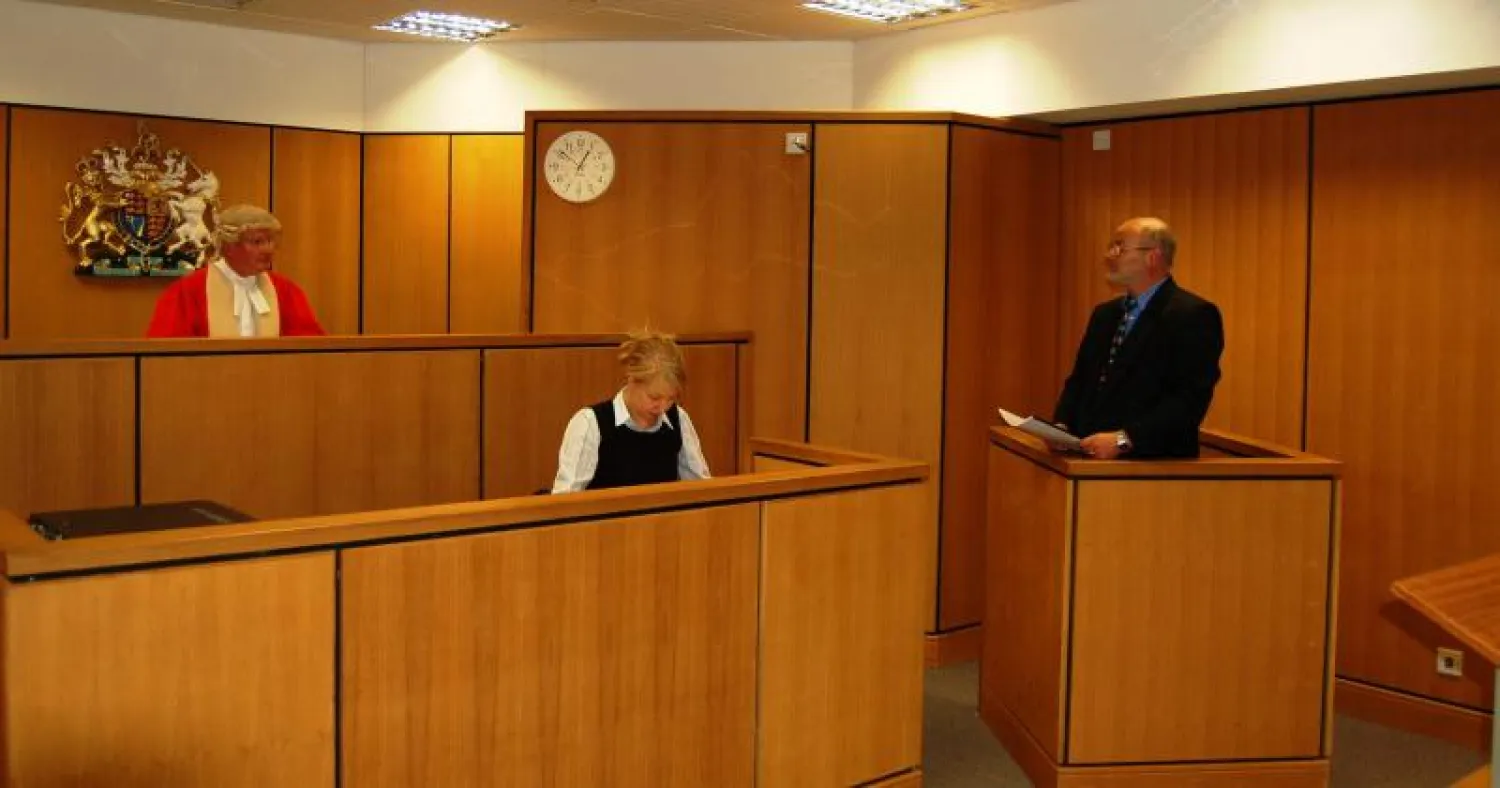 بريطانيا تسمح بنقل تلفزيوني حي داخل قاعات محكمة الاستئناف