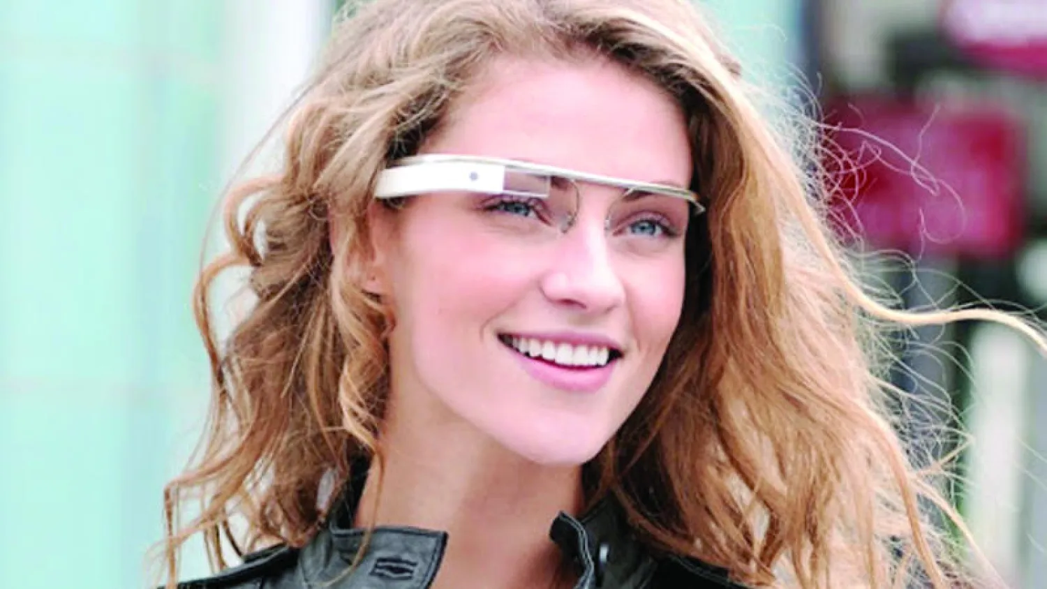 أول مخالفة مرورية لاستخدام «نظارة غوغل» أثناء قيادة سيارة