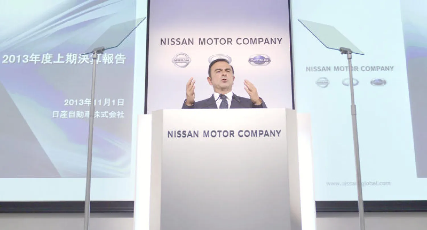 كارلوس غصن الرئيس التنفيذي لشركة «نيسان» خلال مؤتمر صحافي عن الأرباح في المركز الرئيسي في يوكاهاما بالقرب من طوكيو (إ.ب.أ)