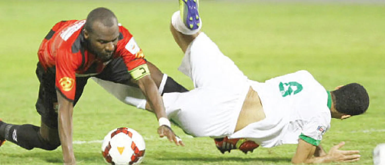 من مباراة الأهلي والرائد أول من أمس في دوري المحترفين السعودي