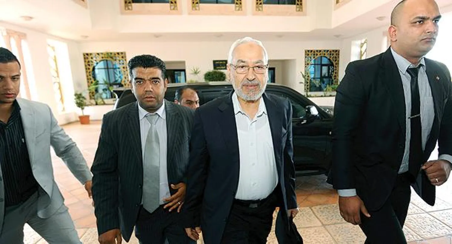 زعيم حركة النهضة لدى وصوله للمشاركة في جلسة الحوار الوطني أمس (إ.ب.أ)