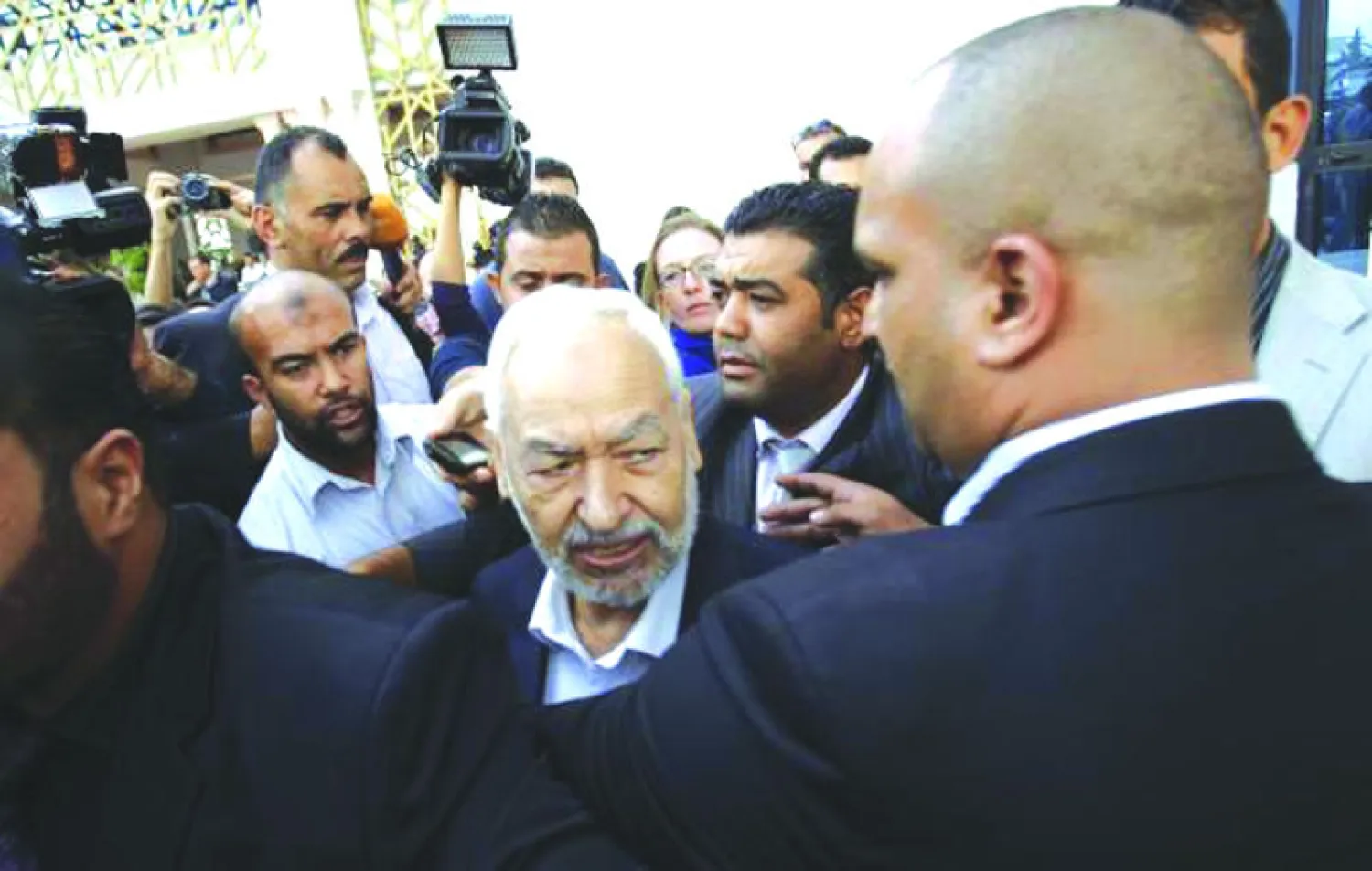 تمديد حالة الطوارئ في تونس ومهلة اختيار رئيس للوزراء