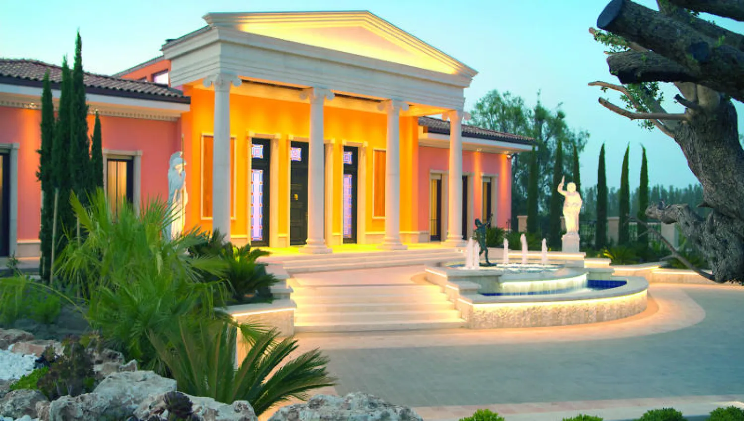 دلل نفسك.. أنت في «بافوس»