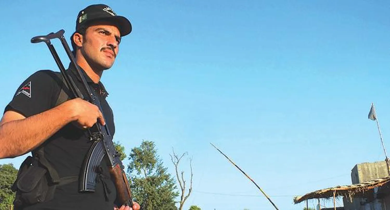 إجراءات أمنية مشددة في مدينة بيشاور الحدودية عقب اغتيال  حكيم الله محسود زعيم طالبان الباكستانية (أ.ف.ب)