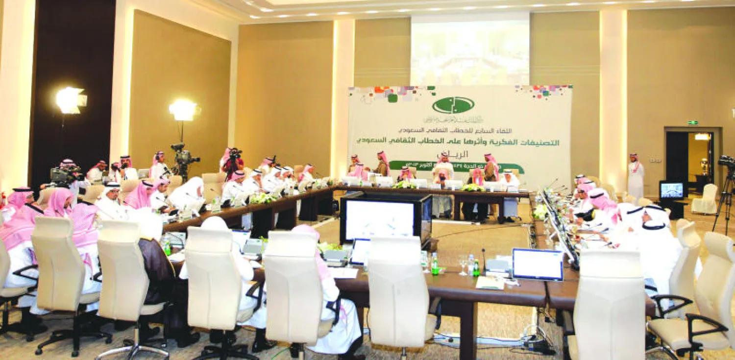 «الحوار الوطني» يراجع مسيرة 10 أعوام في ورش عمل بمختلف المناطق