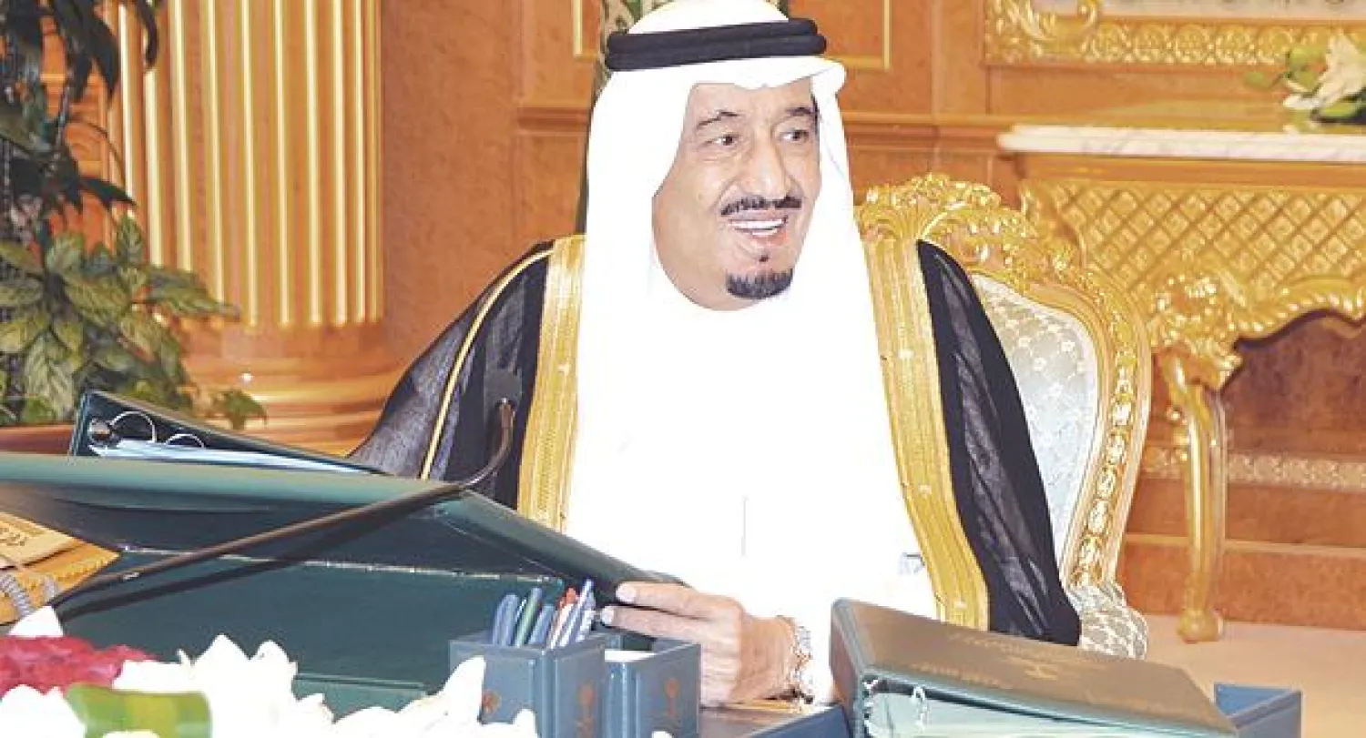 الأمير سلمان بن عبد العزيز خلال ترؤسه أمس جلسة مجلس الوزراء  التي أقر المجلس فيها مشروع النقل العام بالمدينة المنورة (واس)