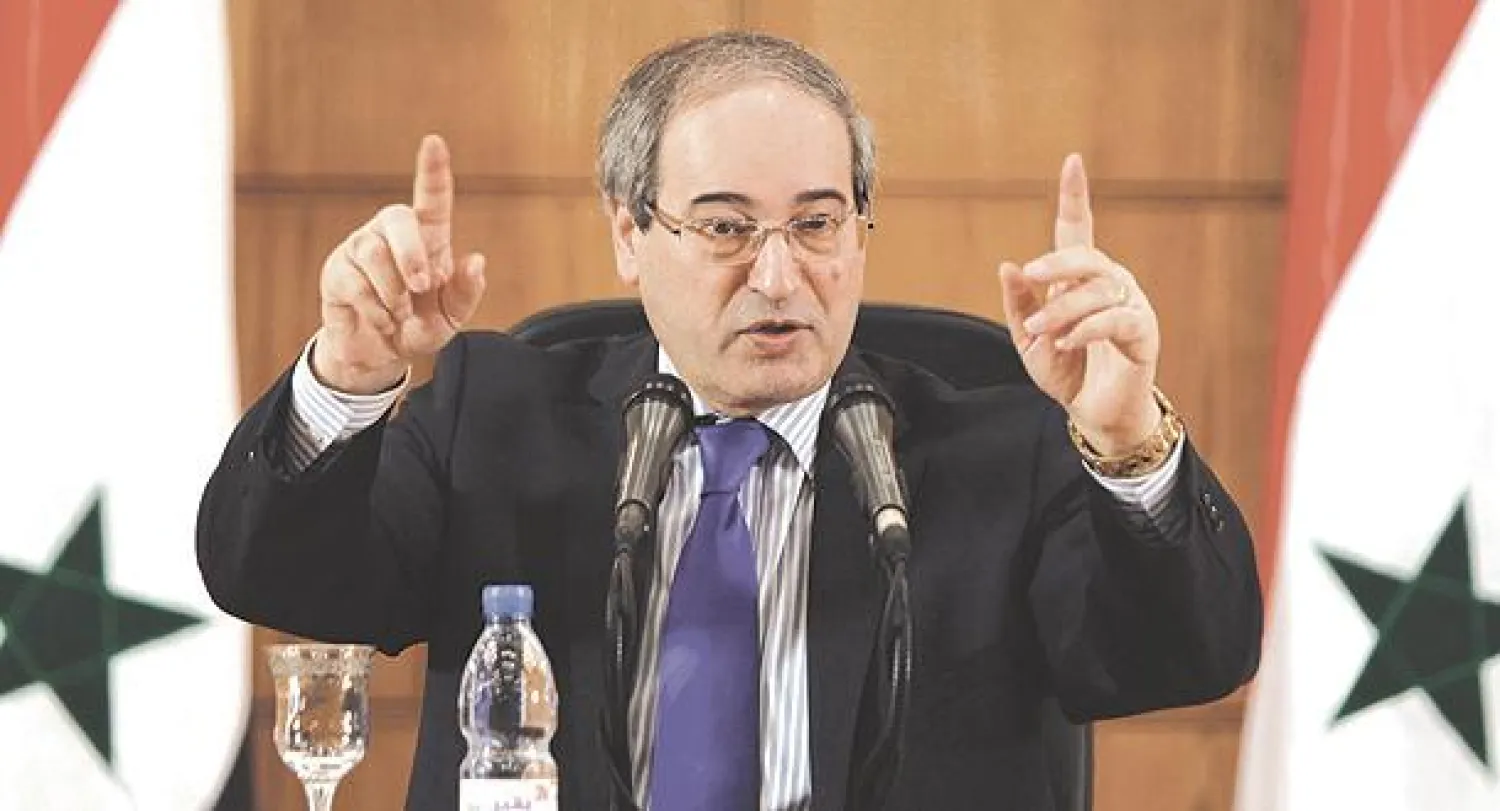 فيصل المقداد نائب وزير الخارجية السوري في مؤتمر صحافي عقده في دمشق أمس (رويترز)