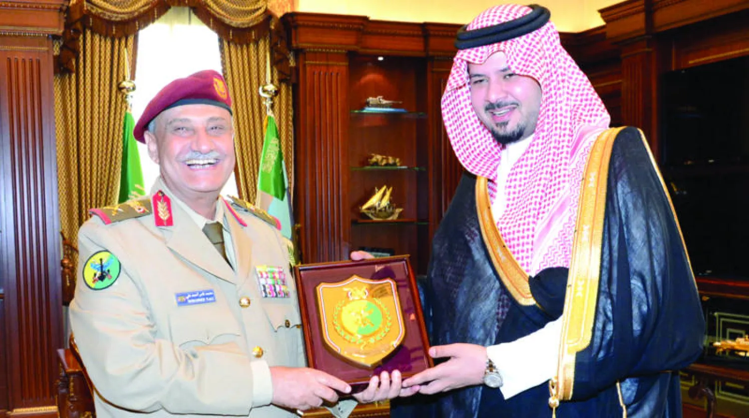 نائب وزير الدفاع السعودي لدى استقباله  وزير الدفاع اليمني في الرياض، أمس (واس)