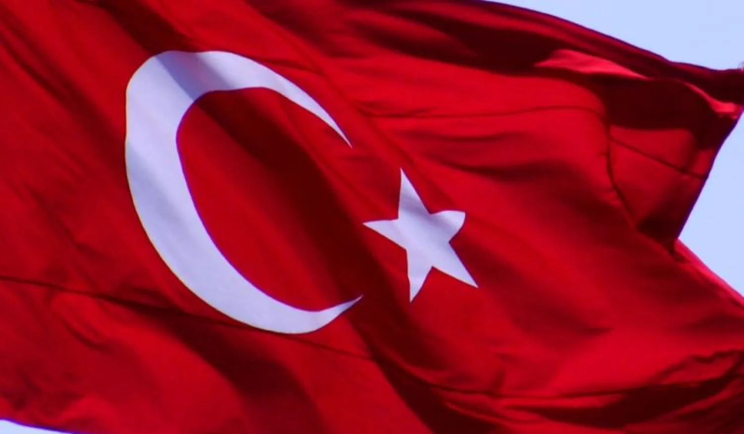 رئيسة بلدية تركية تضرب عن الطعام احتجاجا على «جدار العار» الفاصل بين بلادها وسوريا