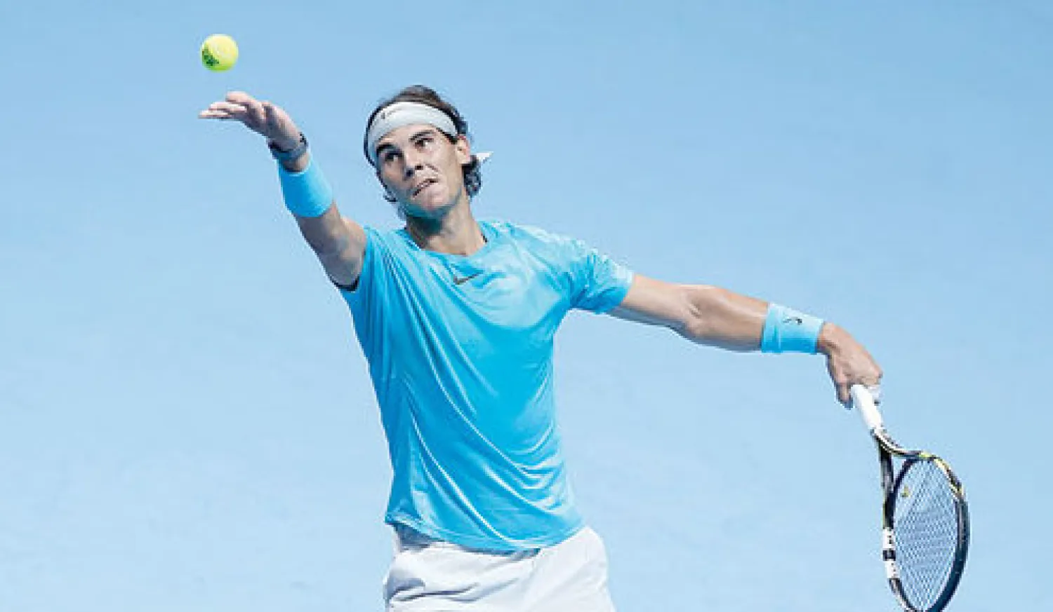 نادال يوجه إرسالا ساحقا لفيرير في مستهل مشواره ببطولة الماسترز (أ.ب)