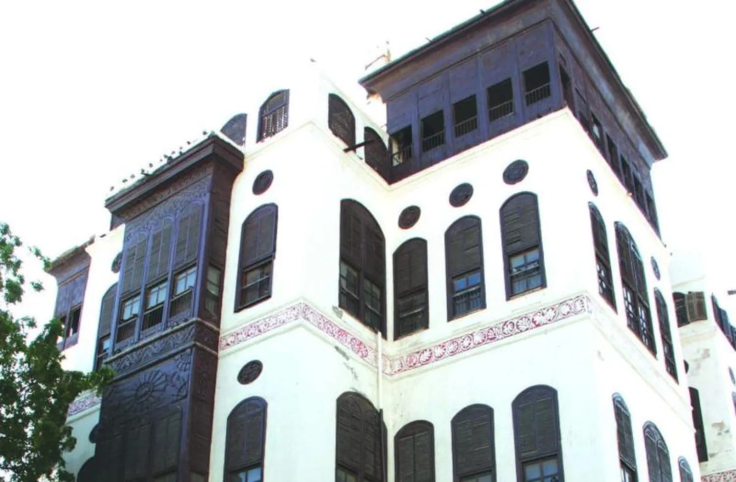 «بيت نصيف» علامة بارزة في تراثيات جدة