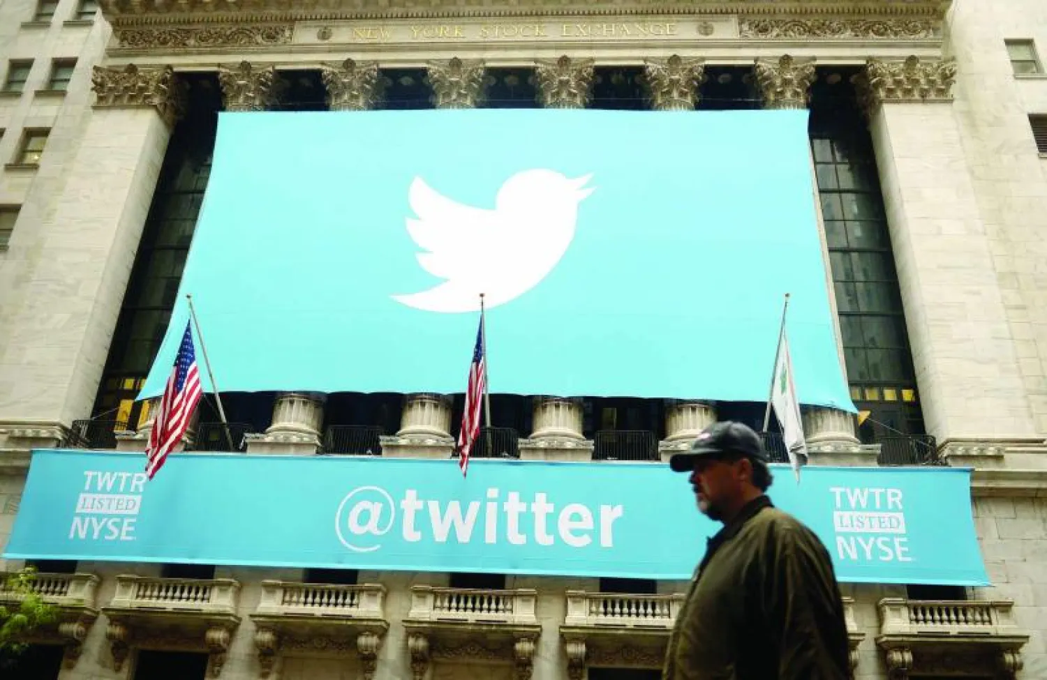 سهم «تويتر» يرتفع 92% في أول أيام تداوله ببورصة نيويورك