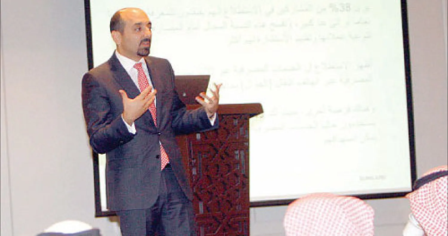 جانب من المؤتمر الصحافي الخاص بشركة «صن غارد» العالمية في الرياض أمس (تصوير: خالد المصري)