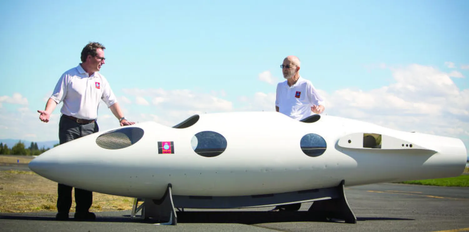 رحلة إلى ثقب الأوزون عبر طائرة شراعية مطورة