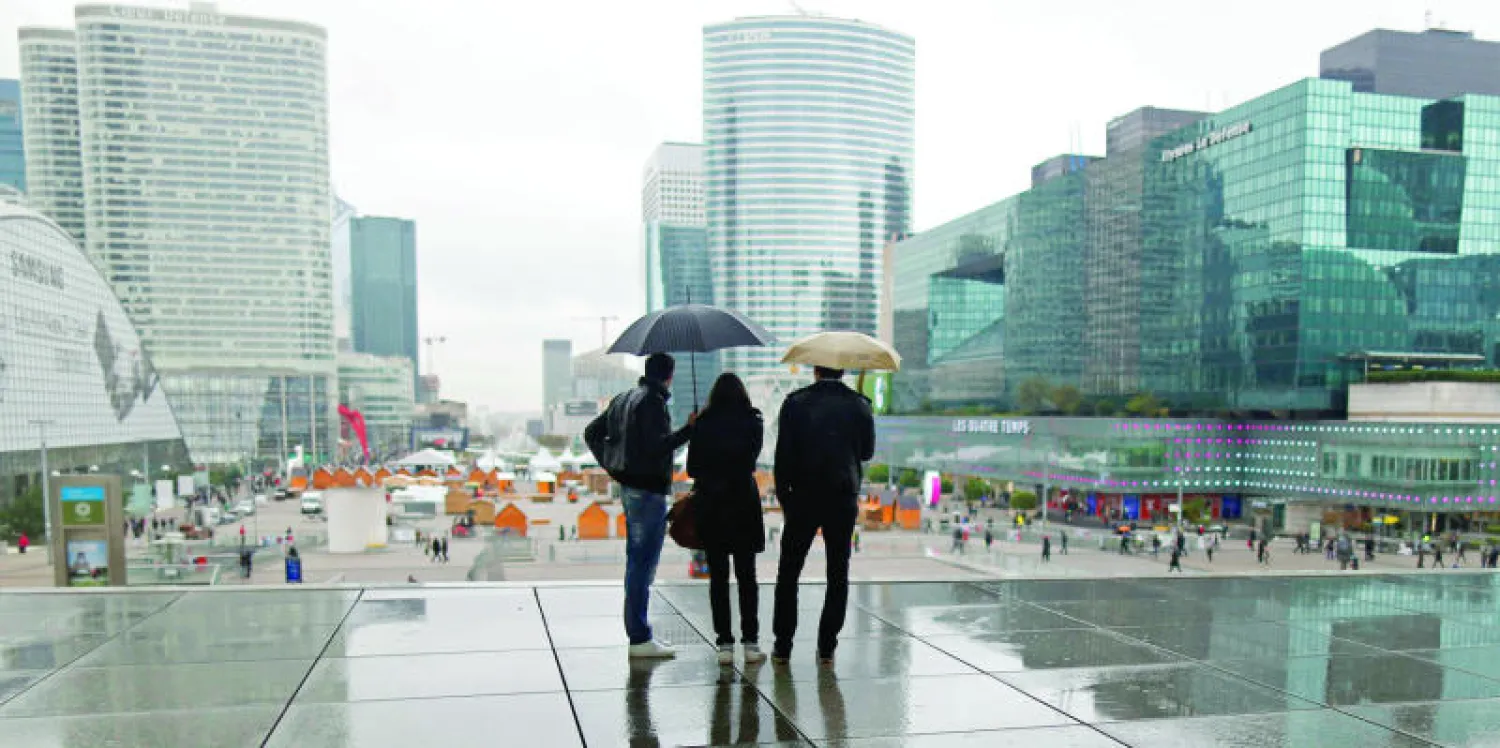 «ستاندرد آند بورز» تخفض التصنيف الائتماني لفرنسا إلى «إيه إيه» في ضربة جديدة لهولاند