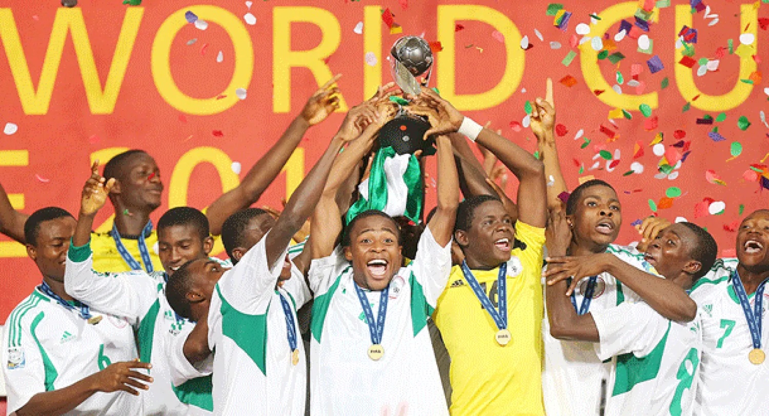 لاعبو نيجيريا يحتفلون بلقب كأس العالم للناشئين