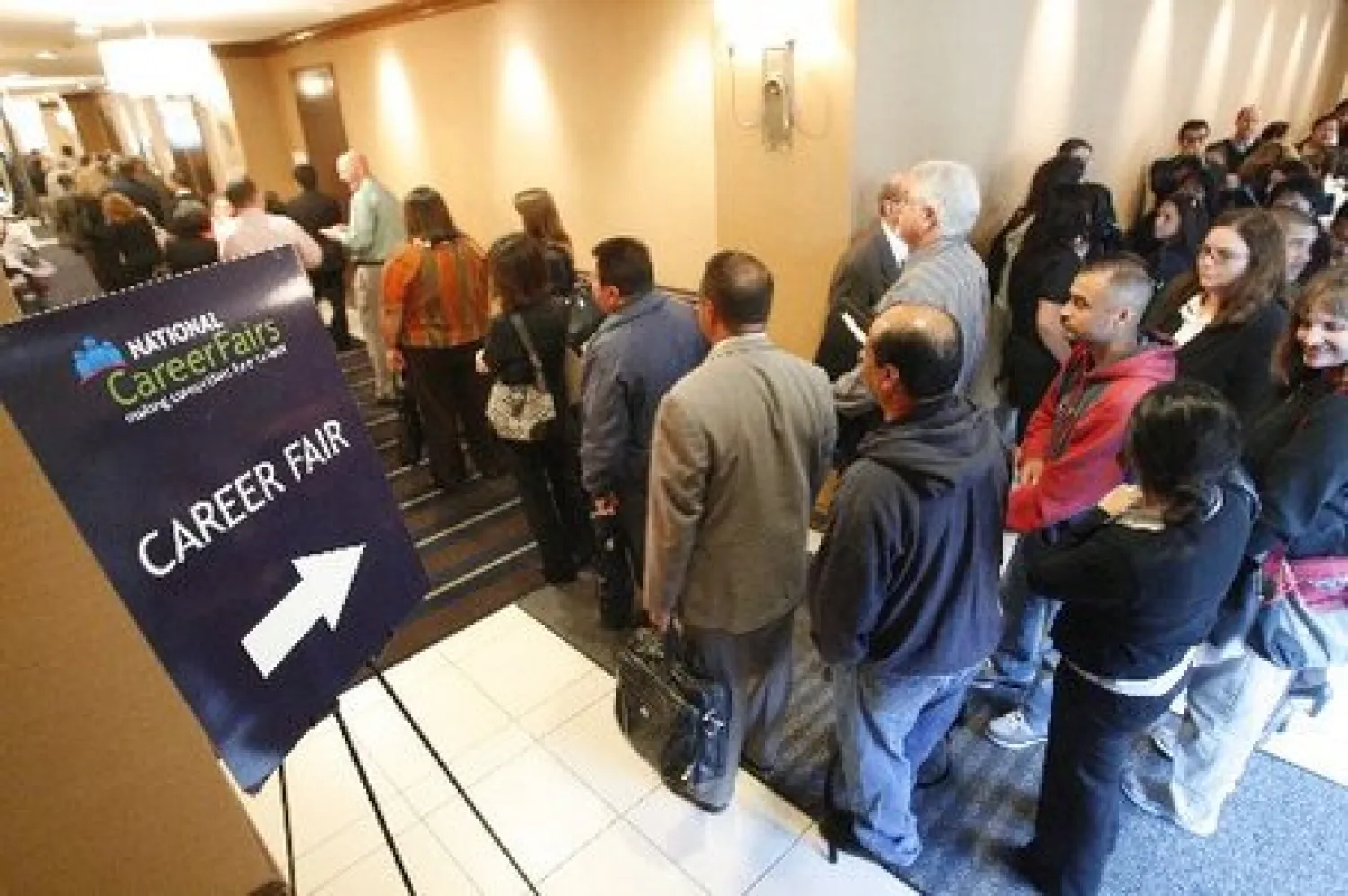 اقبال كبير في احدى معارض العمل