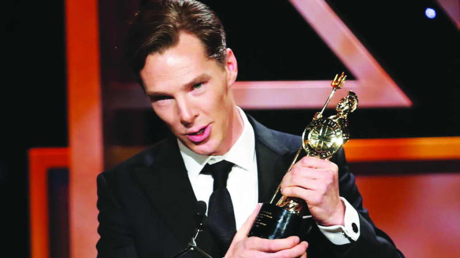 كلوني وكمبرباتش يفوزان بجائزتي بافتا عن مجمل أعمالها