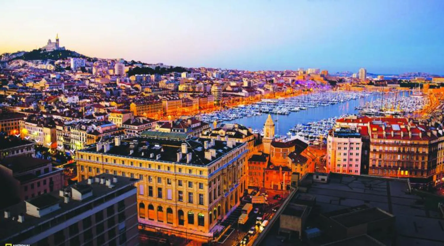 جانب من مدينة مرسيليا.. وفي الإطار فرنسوا توازي («الشرق الأوسط»)