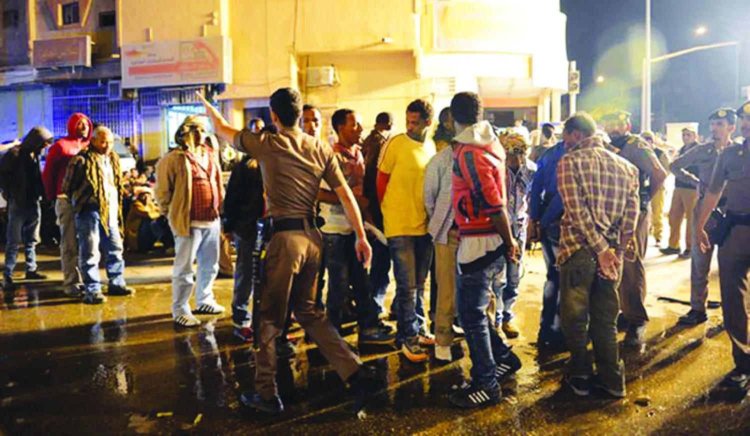 «منفوحة الرياض» تستعيد ذروة العمل الأمني بمحاصرة العمالة المخالفة