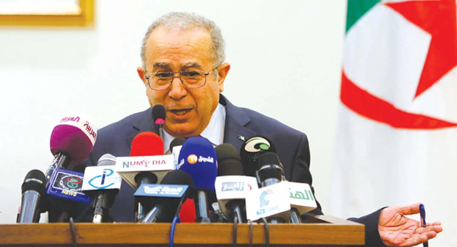 وزير الخارجية الجزائري رمضان لعمامرة أثناء مؤتمر صحافي له في العاصمة أمس (رويترز)