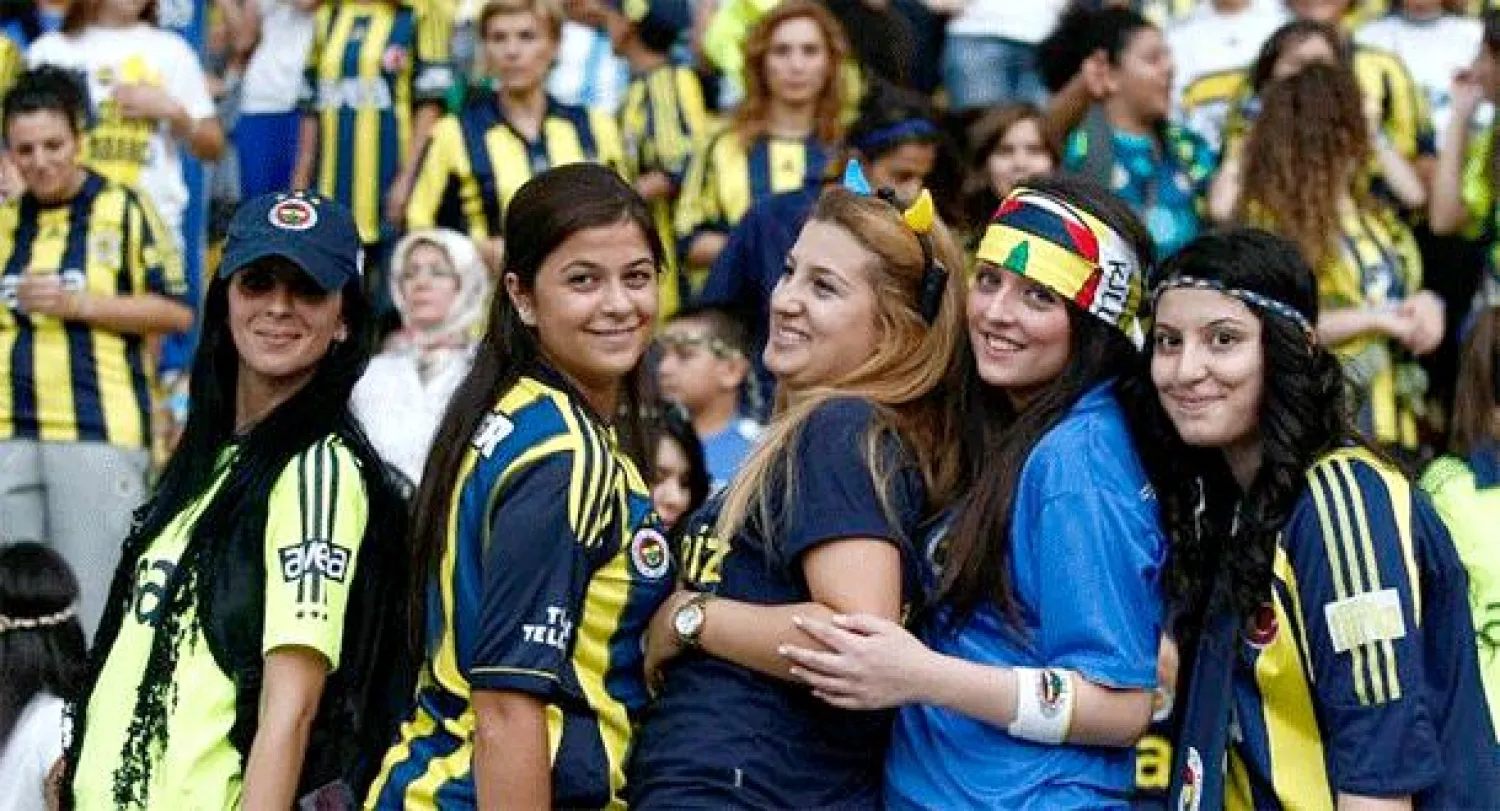 ماذا يحب النساء في كرة القدم؟ وسامة اللاعبين أم فن اللعبة؟