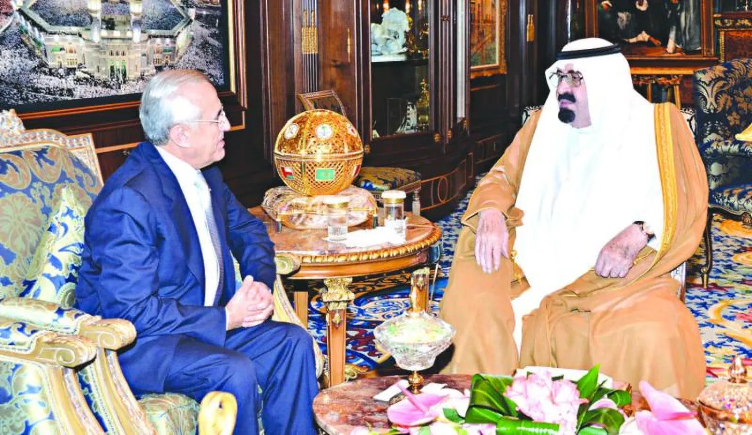 بحث خادم الحرمين الشريفين الملك عبد الله بن عبد العزيز، والرئيس اللبناني العماد ميشال سليمان آفاق التعاون بين البلدين وسبل دعمها وتعزيزها بما يخدم مصالح البلدين والشعبين في جميع المجالات.