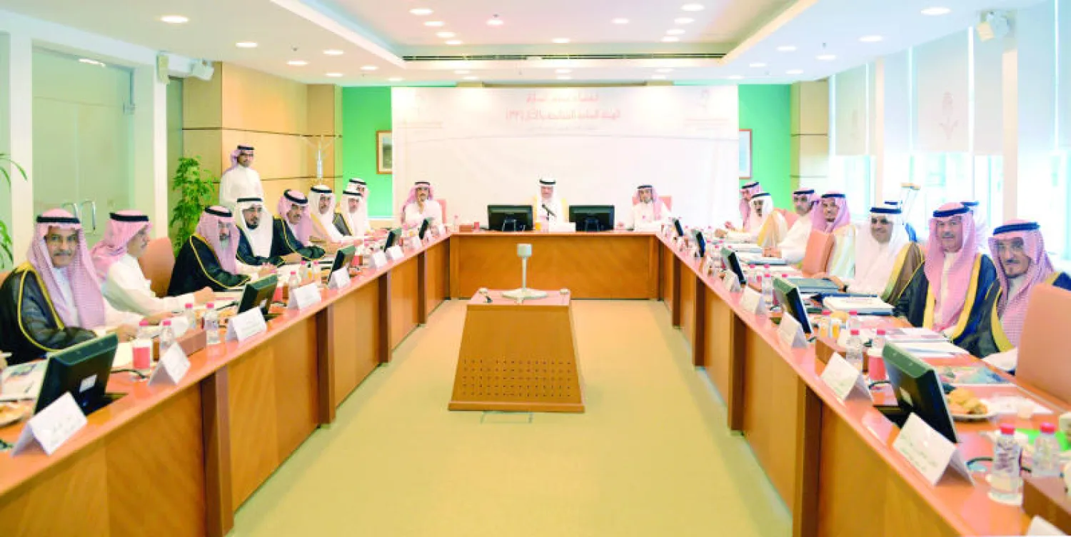 الأمير سلطان بن سلمان مترئسا اجتماع مجلس إدارة الهيئة العامة للسياحة والآثار في الرياض أمس («الشرق الأوسط»)