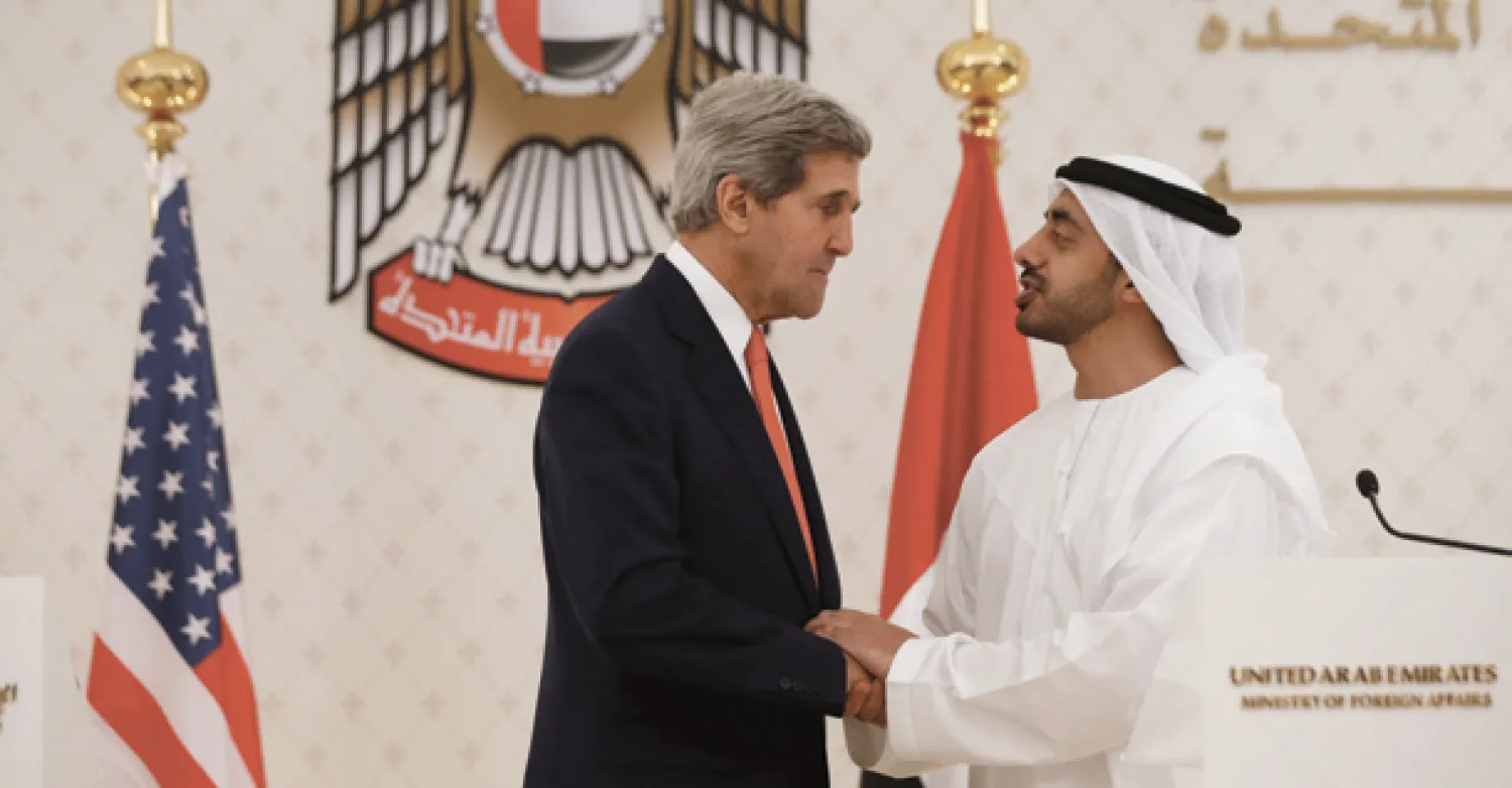 الشيخ عبد الله بن زايد وجون كيري خلال المؤتمر الصحافي أمس في مقر وزارة الخارجية الإماراتية بأبوظبي (وام)