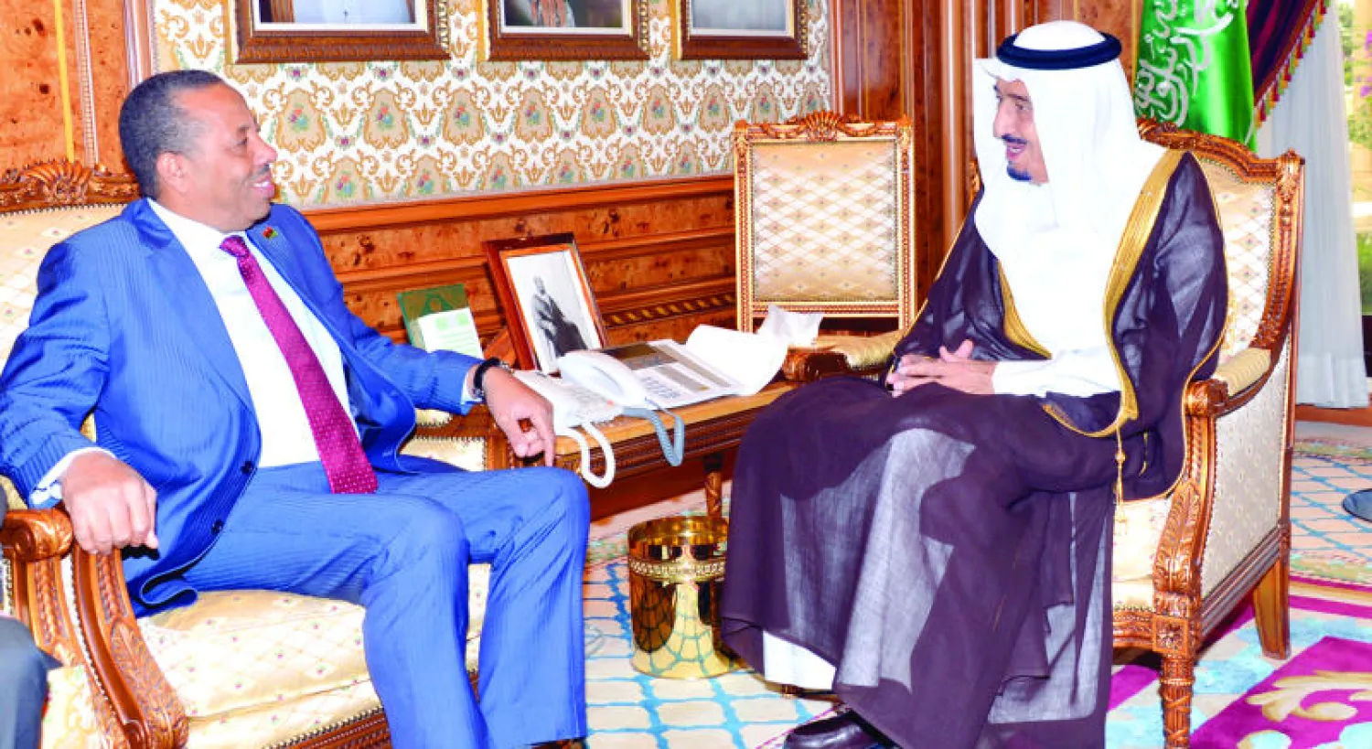 ولي العهد السعودي خلال لقائه وزير الدفاع الليبي في الرياض أمس (واس)