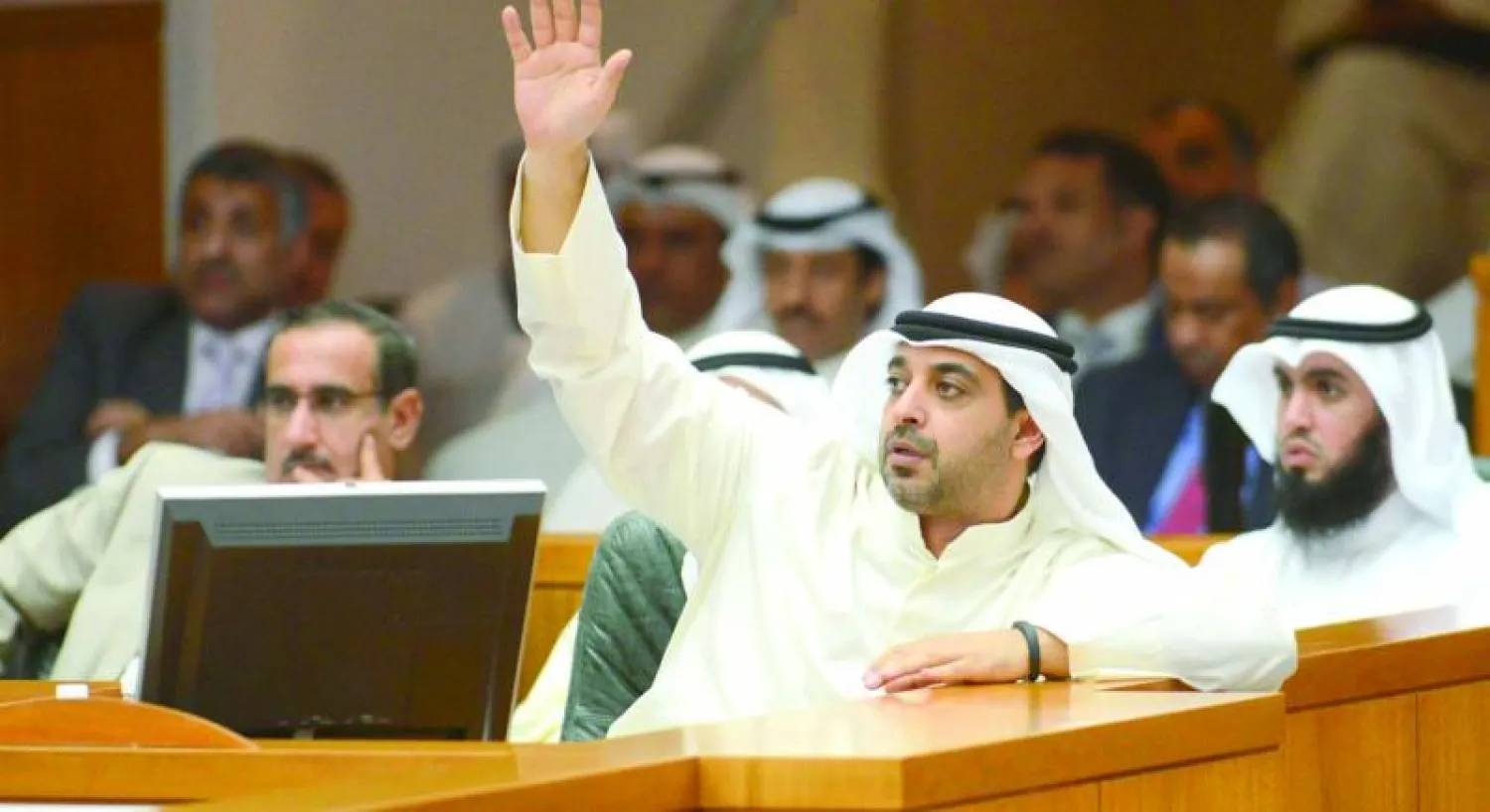 البرلمان الكويتي يصوت لصالح شطب استجواب رئيس الوزراء لأسباب دستورية
