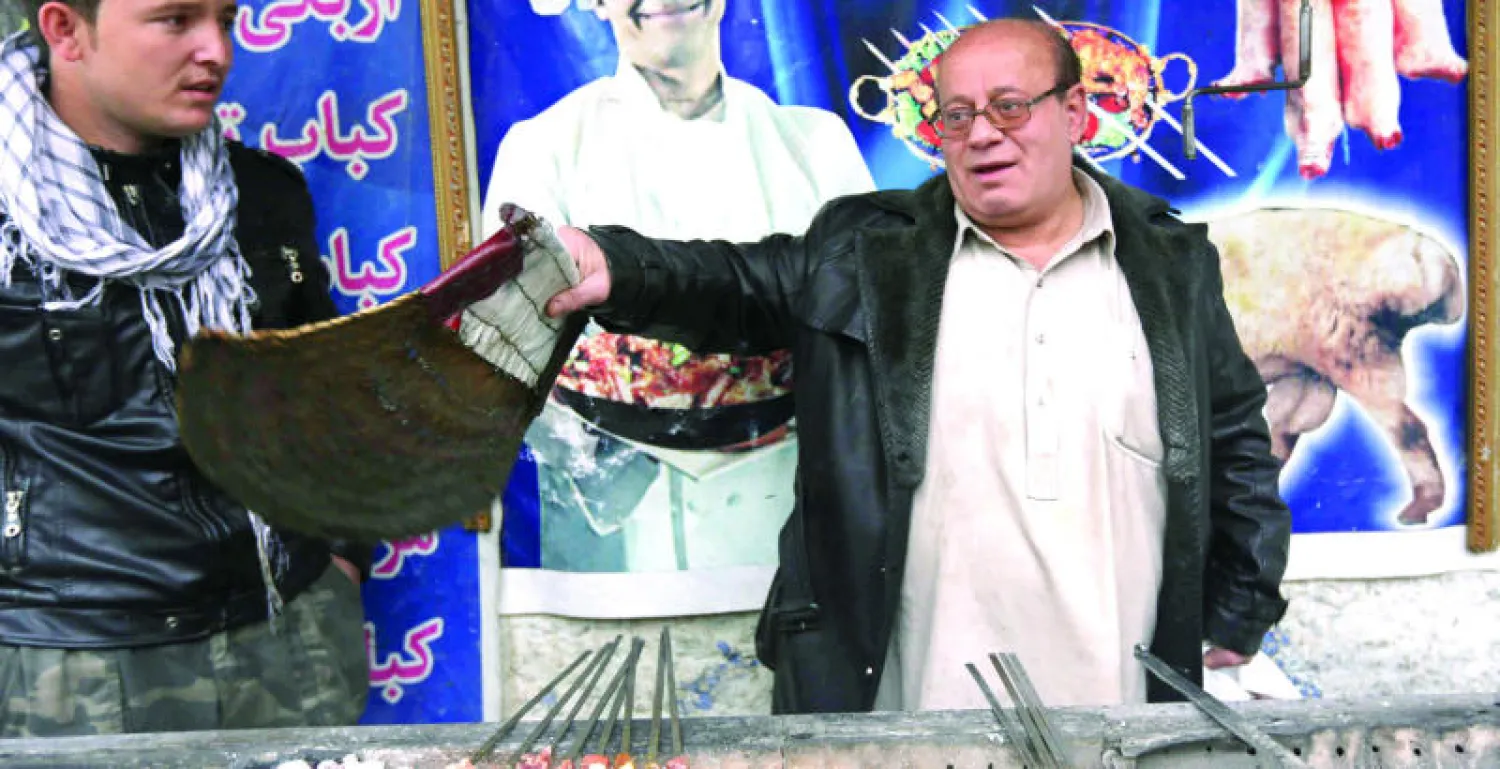 آخر يهودي في أفغانستان يبيع الكباب في مطعم بكابل