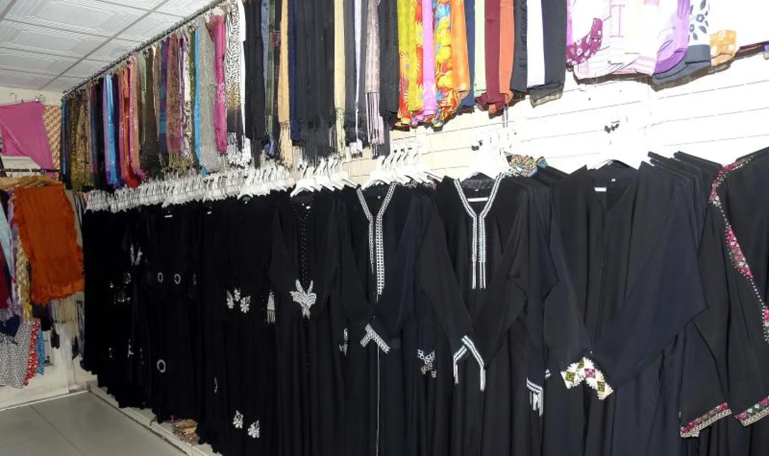 السعودية: ضبط ألف متجر مخالف لقرار «تأنيث» محال المستلزمات النسائية